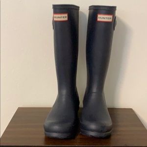 Hunter Rain Boots “Big Kids” navy size 4/5